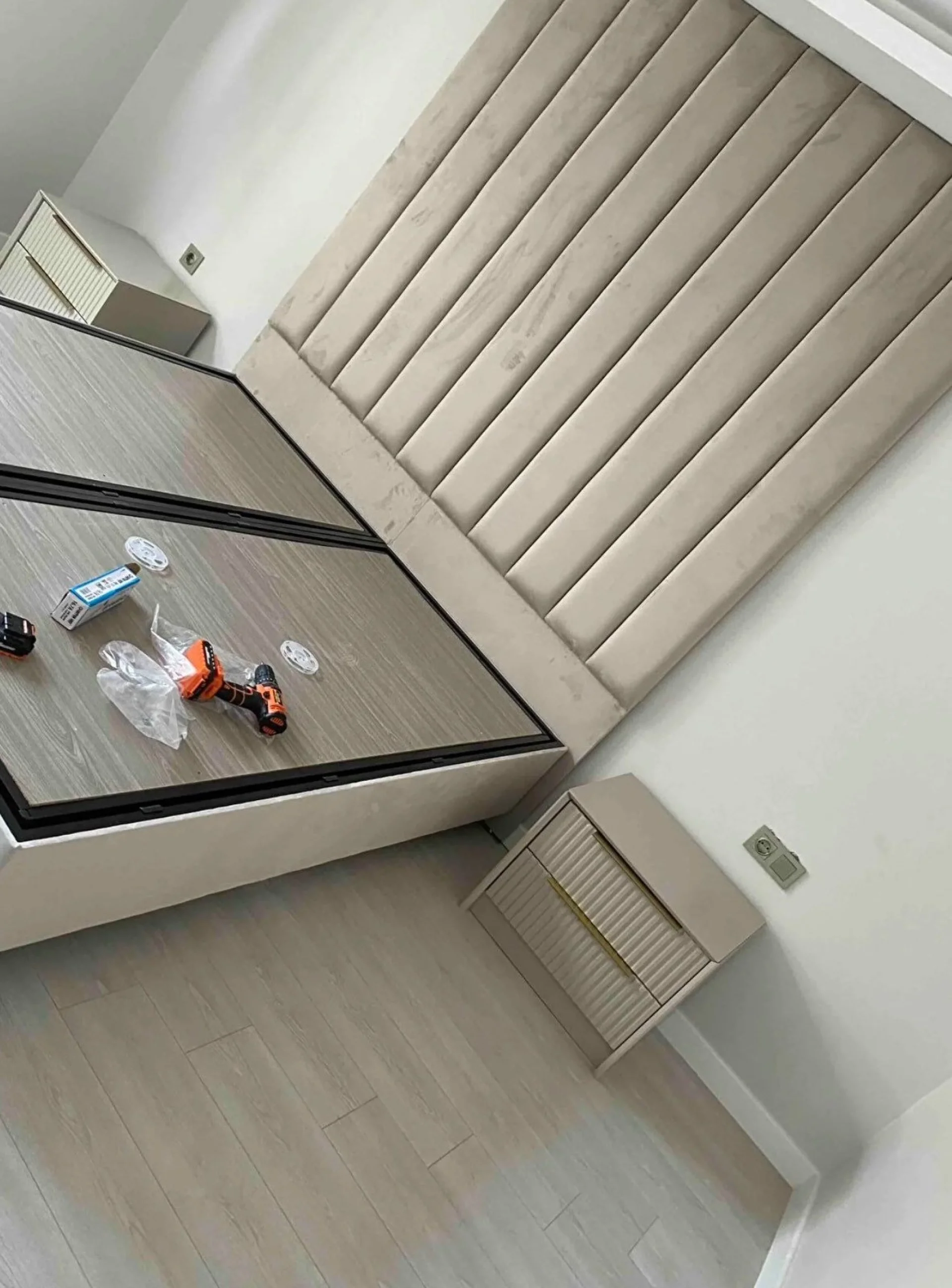 %D0%9B%D1%83%D0%BA%D1%81%D0%BE%D0%B7%D0%BD%D0%BE+%D0%BD%D0%BE%D1%89%D0%BD%D0%BE+%D1%88%D0%BA%D0%B0%D1%84%D1%87%D0%B5+%D1%81+2+%D1%87%D0%B5%D0%BA%D0%BC%D0%B5%D0%B4%D0%B6%D0%B5%D1%82%D0%B0+%22Soft+Touch%22+%D0%A6%D0%B2%D1%8F%D1%82%3A+%D0%9F%D1%8F%D1%81%D1%8A%D1%87%D0%BD%D0%B8%D0%BA