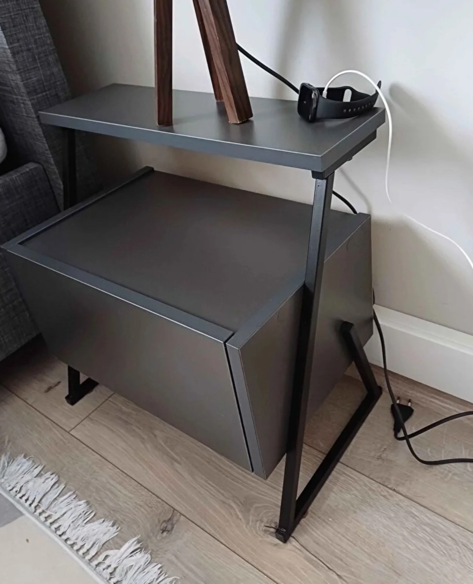 %D0%A4%D1%83%D1%82%D1%83%D1%80%D0%B8%D1%81%D1%82%D0%B8%D1%87%D0%BD%D0%BE+%D0%BD%D0%BE%D1%89%D0%BD%D0%BE+%D1%88%D0%BA%D0%B0%D1%84%D1%87%D0%B5+%D1%81+%D0%B5%D1%82%D0%B0%D0%B6%D0%B5%D1%80%D0%BA%D0%B0+%22Future+Furniture%22+%D0%90%D0%BD%D1%82%D1%80%D0%B0%D1%86%D0%B8%D0%B4