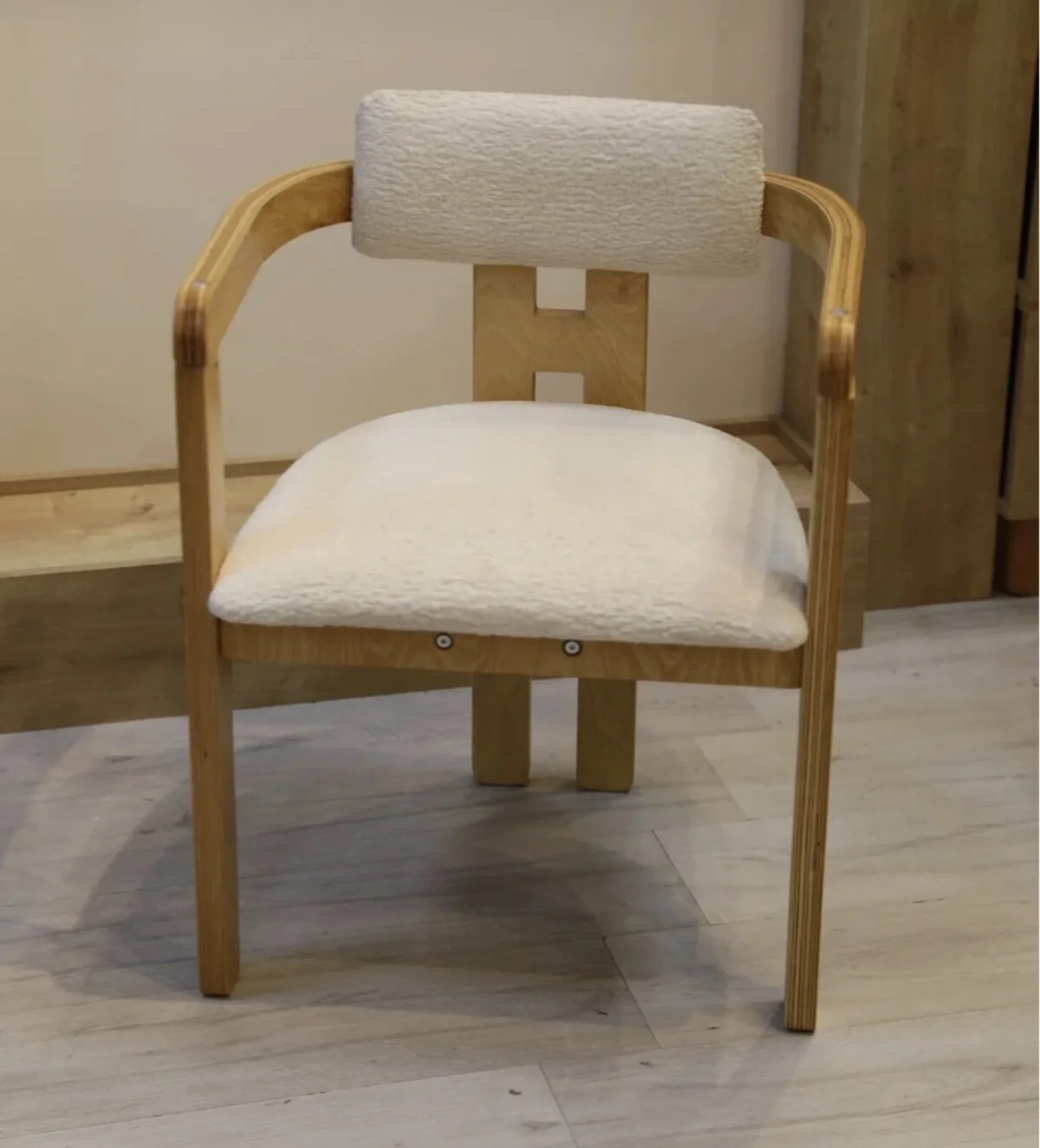 %D0%9C%D0%BE%D0%B4%D0%B5%D1%80%D0%B5%D0%BD+%D1%82%D1%80%D0%B0%D0%BF%D0%B5%D0%B7%D0%B5%D0%BD+%D1%81%D1%82%D0%BE%D0%BB+%D0%B2+%D0%B1%D0%BE%D1%85%D0%B5%D0%BC%D1%81%D0%BA%D0%B8+%D1%81%D1%82%D0%B8%D0%BB+%D0%BE%D1%82+%D0%B1%D1%83%D0%BA%D0%BE%D0%B2%D0%B0+%D0%B4%D1%8A%D1%80%D0%B2%D0%B5%D1%81%D0%B8%D0%BD%D0%B0+%22LamWood%22%C2%A0