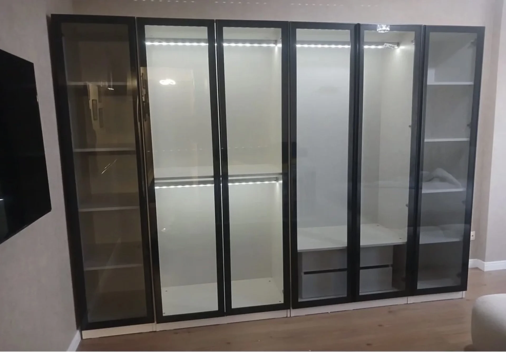 %D0%A8%D0%B5%D1%81%D1%82%D0%BA%D1%80%D0%B8%D0%BB%D0%B5%D0%BD+%D0%B3%D0%B0%D1%80%D0%B4%D0%B5%D1%80%D0%BE%D0%B1+270%D1%81%D0%BC.+%D1%81%D1%8A%D1%81+%D1%81%D1%82%D1%8A%D0%BA%D0%BB%D0%B5%D0%BD%D0%B8+%D0%B2%D1%80%D0%B0%D1%82%D0%B8+LED+%D0%BE%D1%81%D0%B2%D0%B5%D1%82%D0%BB%D0%B5%D0%BD%D0%B8%D0%B5+100%25+MDF+%22DeluxeLiving%22