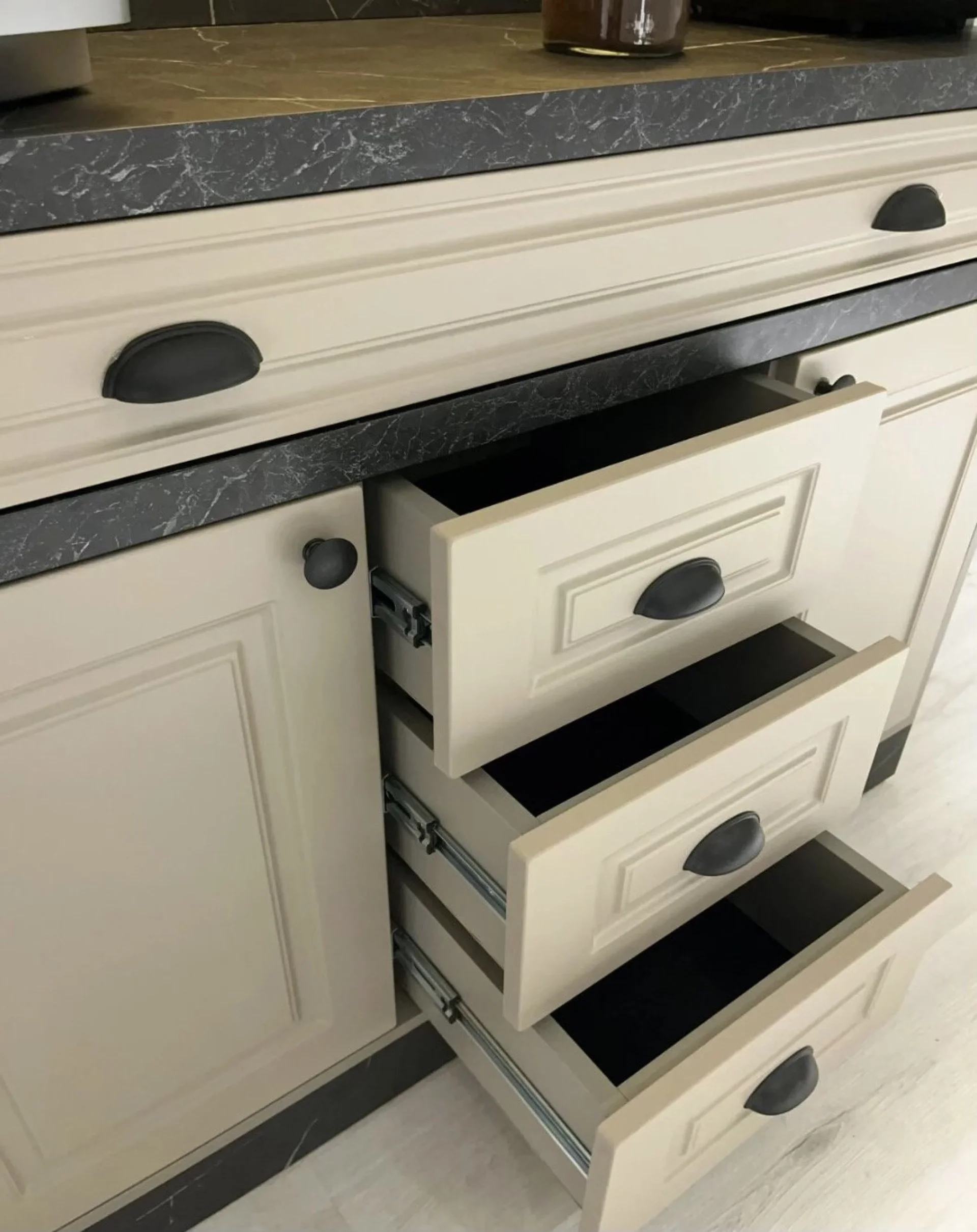 %D0%9A%D1%8A%D1%82+%D0%B7%D0%B0+%D0%BA%D0%B0%D1%84%D0%B5%2F+%D0%9C%D0%BE%D0%B4%D1%83%D0%BB+%D0%B7%D0%B0+%D0%BA%D1%83%D1%85%D0%BD%D1%8F+%D1%81+%D0%9B%D0%95%D0%94+%D0%BE%D1%81%D0%B2%D0%B5%D1%82%D0%BB%D0%B5%D0%BD%D0%B8%D0%B5+%D0%B8+%D0%B8%D0%B7%D1%82%D0%B5%D0%B3%D0%BB%D1%8F%D1%89%D0%B0+%D1%81%D0%B5+%D0%BC%D0%B0%D1%81%D0%B0+100%25+%D0%9C%D0%94%D0%A4+200%D1%8545%D1%85200+%D1%81%D0%BC.+%22DeluxeLiving%22+%D0%A6%D0%B2%D1%8F%D1%82+%D1%81%D0%B8%D0%B2+%2F+%D1%87%D0%B5%D1%80%D0%B5%D0%BD+%2F+%D0%BA%D0%B0%D1%80%D0%B0%D0%BC%D0%B5%D0%BB