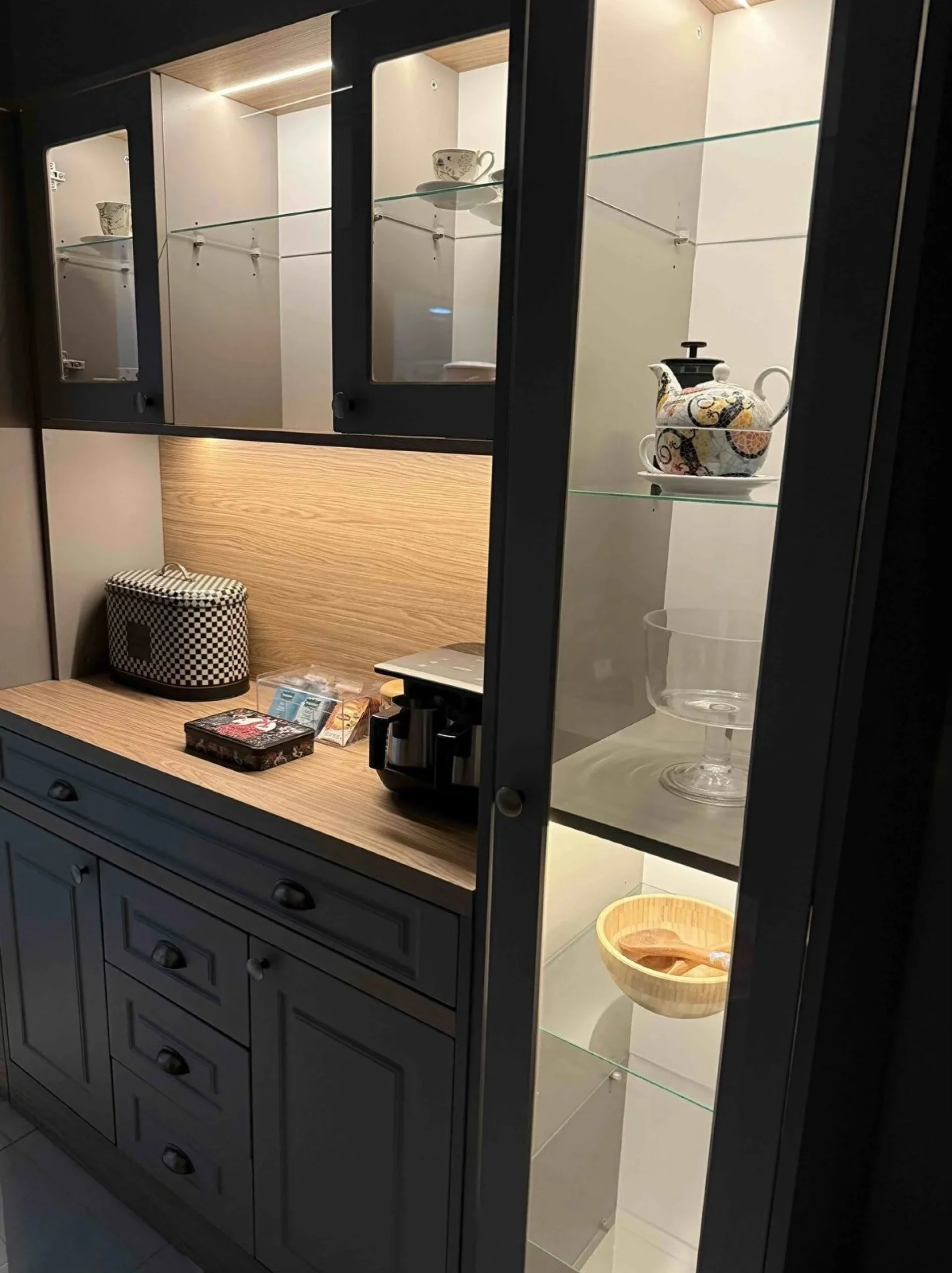 %D0%9A%D1%8A%D1%82+%D0%B7%D0%B0+%D0%BA%D0%B0%D1%84%D0%B5%2F+%D0%9C%D0%BE%D0%B4%D1%83%D0%BB+%D0%B7%D0%B0+%D0%BA%D1%83%D1%85%D0%BD%D1%8F+%D1%81+%D0%9B%D0%95%D0%94+%D0%BE%D1%81%D0%B2%D0%B5%D1%82%D0%BB%D0%B5%D0%BD%D0%B8%D0%B5+%D0%B8+%D0%B8%D0%B7%D1%82%D0%B5%D0%B3%D0%BB%D1%8F%D1%89%D0%B0+%D1%81%D0%B5+%D0%BC%D0%B0%D1%81%D0%B0+100%25+%D0%9C%D0%94%D0%A4+200%D1%8545%D1%85200+%D1%81%D0%BC.+%22DeluxeLiving%22+%D0%A6%D0%B2%D1%8F%D1%82+%D1%81%D0%B8%D0%B2%2F%D0%B4%D1%8A%D0%B1%2F%D0%BA%D0%B0%D1%80%D0%B0%D0%BC%D0%B5%D0%BB