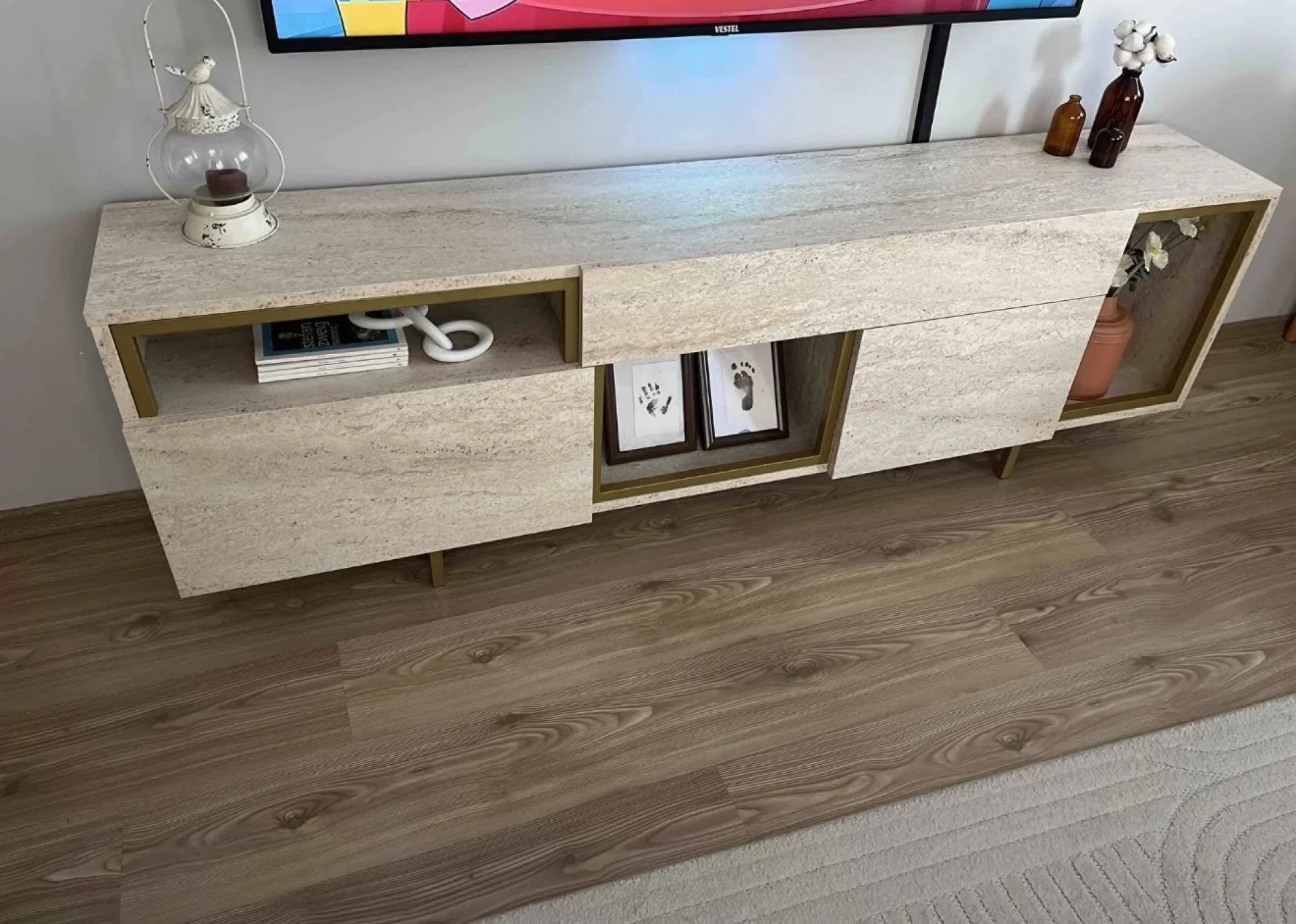 %D0%A2%D0%B2+%D0%BC%D0%BE%D0%B4%D1%83%D0%BB+%D1%81+LED+%D0%BE%D1%81%D0%B2%D0%B5%D1%82%D0%BB%D0%B5%D0%BD%D0%B8%D0%B5+180+%D1%81%D0%BC.+%D1%81%D1%8A%D1%81+%D0%B7%D0%BB%D0%B0%D1%82%D0%BD%D0%B8+%D0%BA%D1%80%D0%B0%D0%BA%D0%B0+%D0%B8+%D1%80%D0%B0%D0%BC%D0%BA%D0%B8+%22Milenium%22+%D1%82%D1%80%D0%B0%D0%B2%D0%B5%D1%80%D1%82%D0%B8%D0%BD