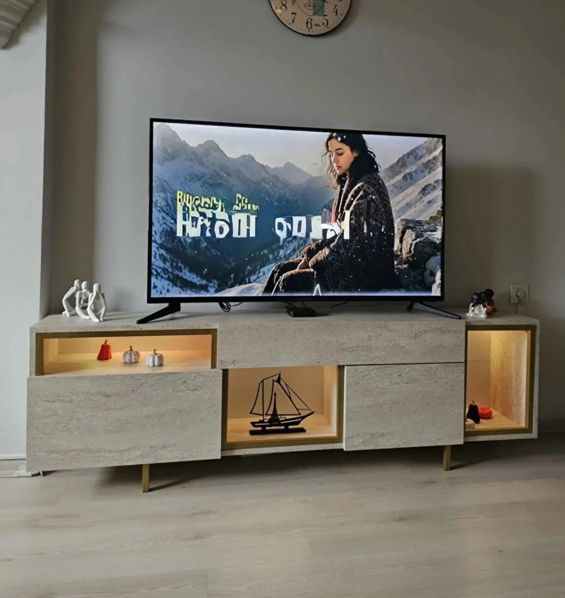 %D0%A2%D0%B2+%D0%BC%D0%BE%D0%B4%D1%83%D0%BB+%D1%81+LED+%D0%BE%D1%81%D0%B2%D0%B5%D1%82%D0%BB%D0%B5%D0%BD%D0%B8%D0%B5+180+%D1%81%D0%BC.+%D1%81%D1%8A%D1%81+%D0%B7%D0%BB%D0%B0%D1%82%D0%BD%D0%B8+%D0%BA%D1%80%D0%B0%D0%BA%D0%B0+%D0%B8+%D1%80%D0%B0%D0%BC%D0%BA%D0%B8+%22Milenium%22+%D1%82%D1%80%D0%B0%D0%B2%D0%B5%D1%80%D1%82%D0%B8%D0%BD